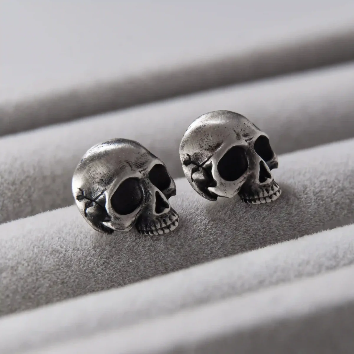 Alternative view of Khuyên tai bạc s925 Nami Space Đầu Lâu ER0017