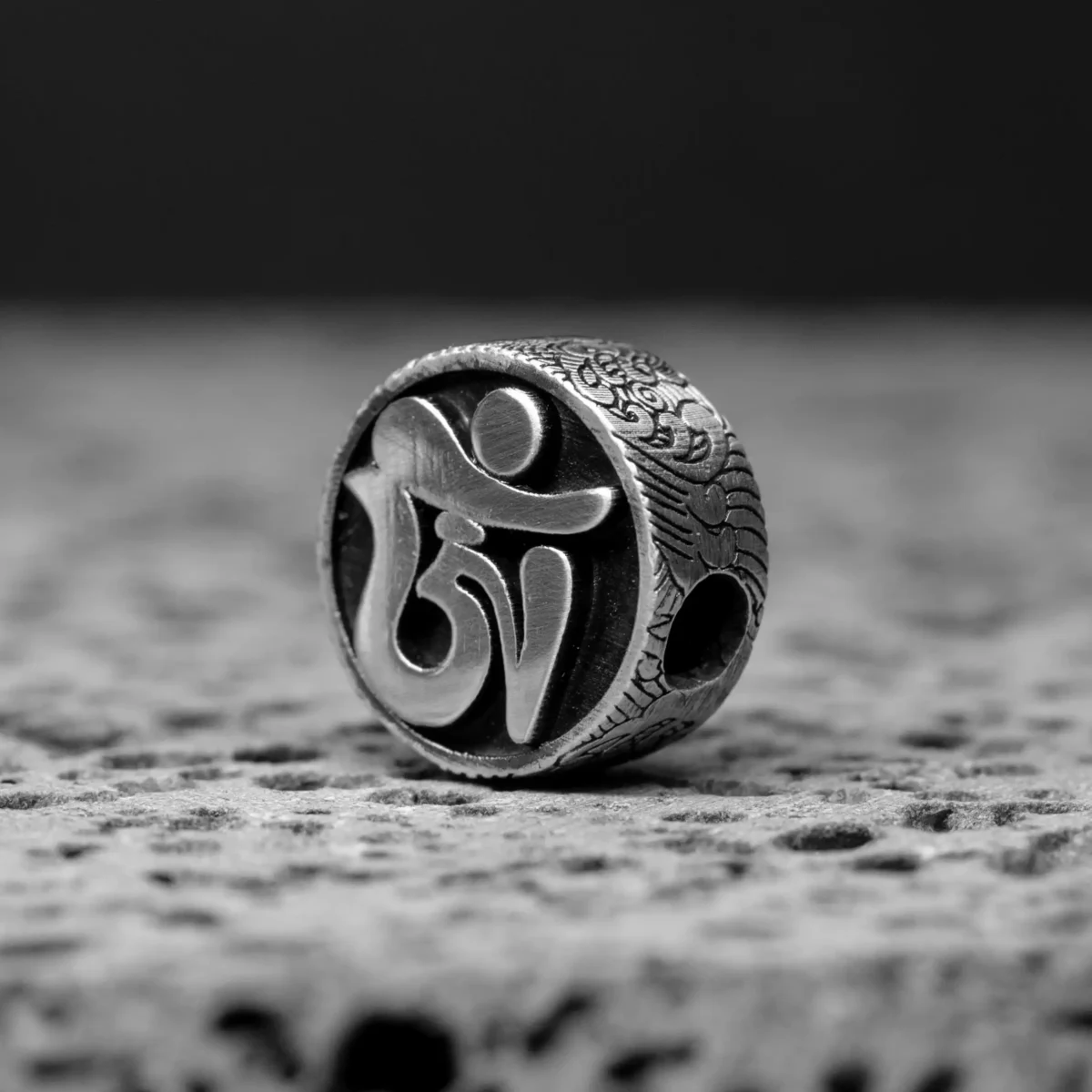 Alternative view of Charm bạc s925 Nami Space Chữ OM Type I CR0027