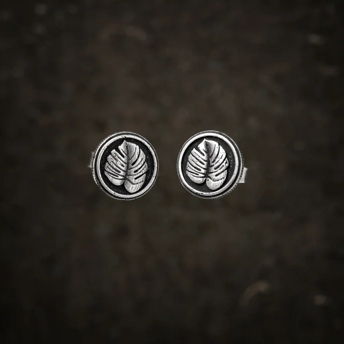 Alternative view of Khuyên tai bạc s925 Nami Space Lá Monstera Viền ER0005