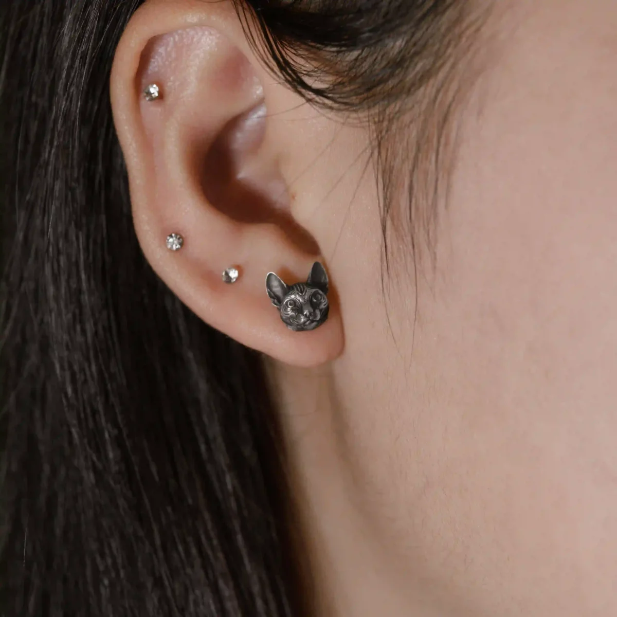 Alternative view of Khuyên tai bạc s925 Nami Space Sphynx Cat ER0045