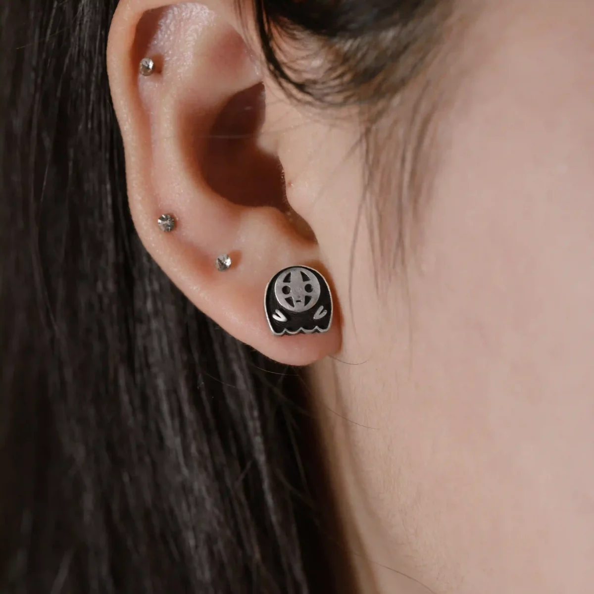 Alternative view of Khuyên tai bạc s925 Nami Space Vô Diện ER0042