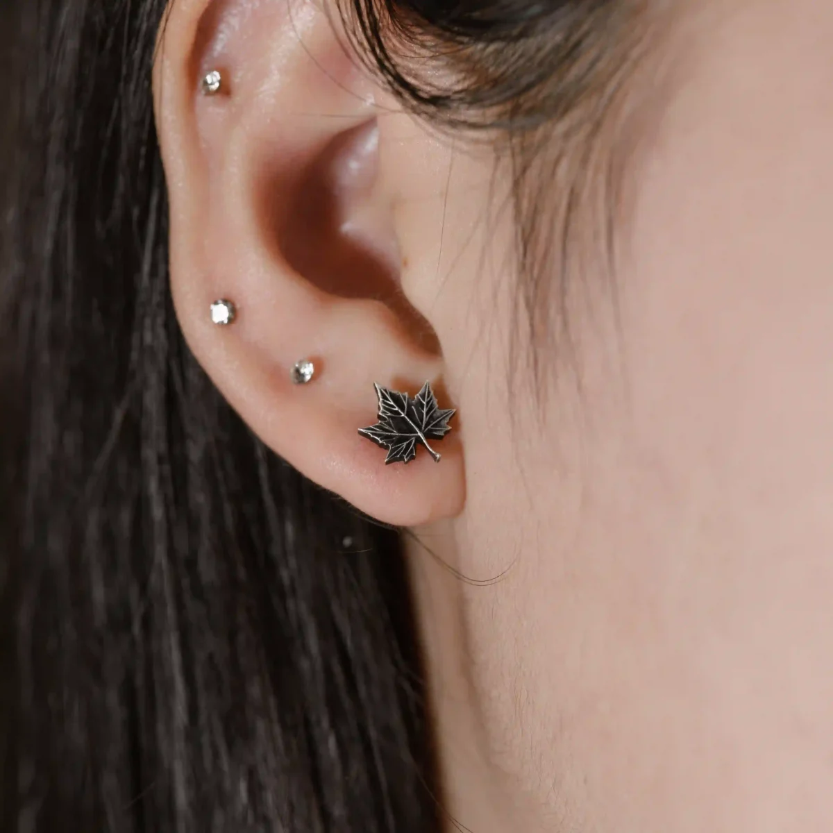 Alternative view of Khuyên tai bạc s925 Nami Space Lá phong ER0003