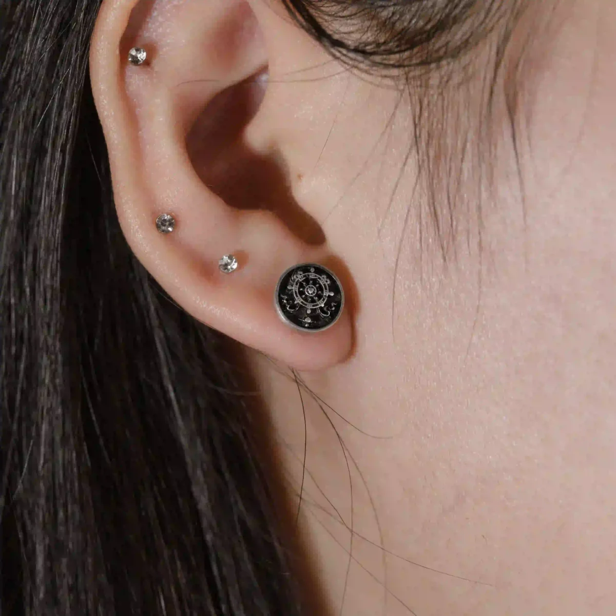 Alternative view of Khuyên tai bạc s925 Nami Space Pháp Luân ER0052