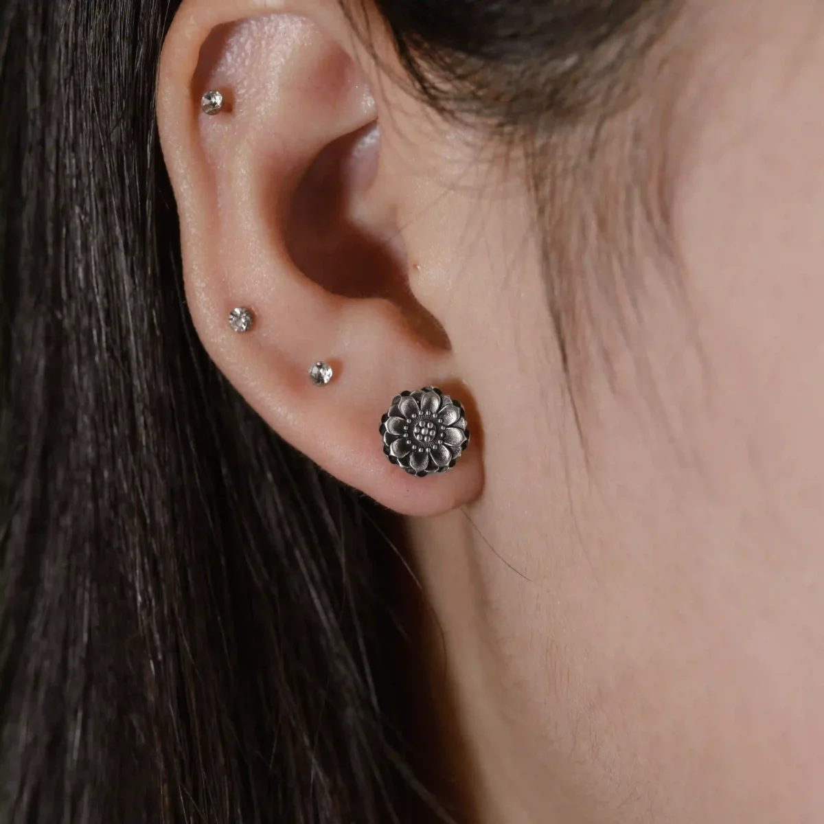 Alternative view of Khuyên tai bạc s925 Nami Space Liên Hoa ER0010