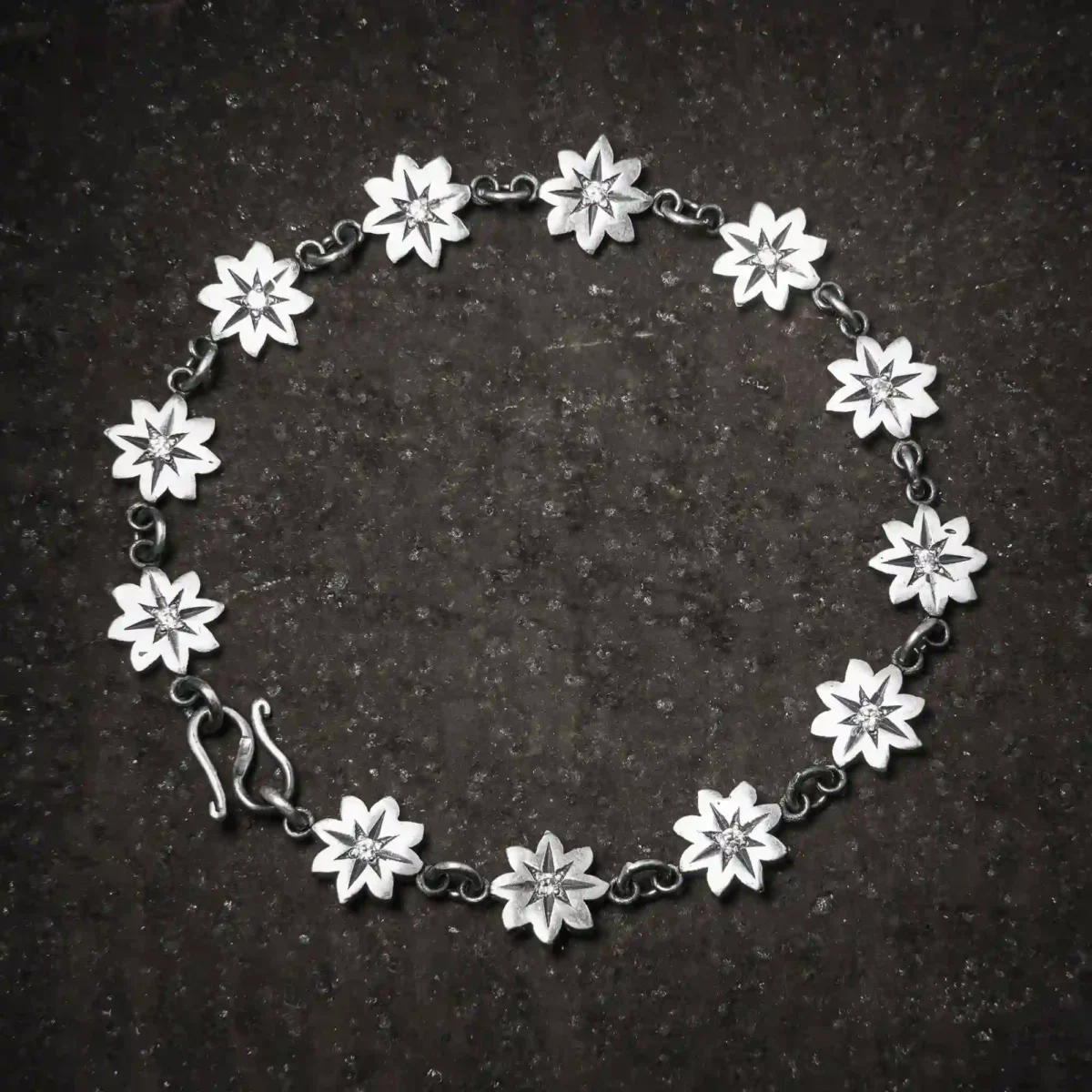 Alternative view of Vòng tay bạc s925 Nami Space Floret BC013