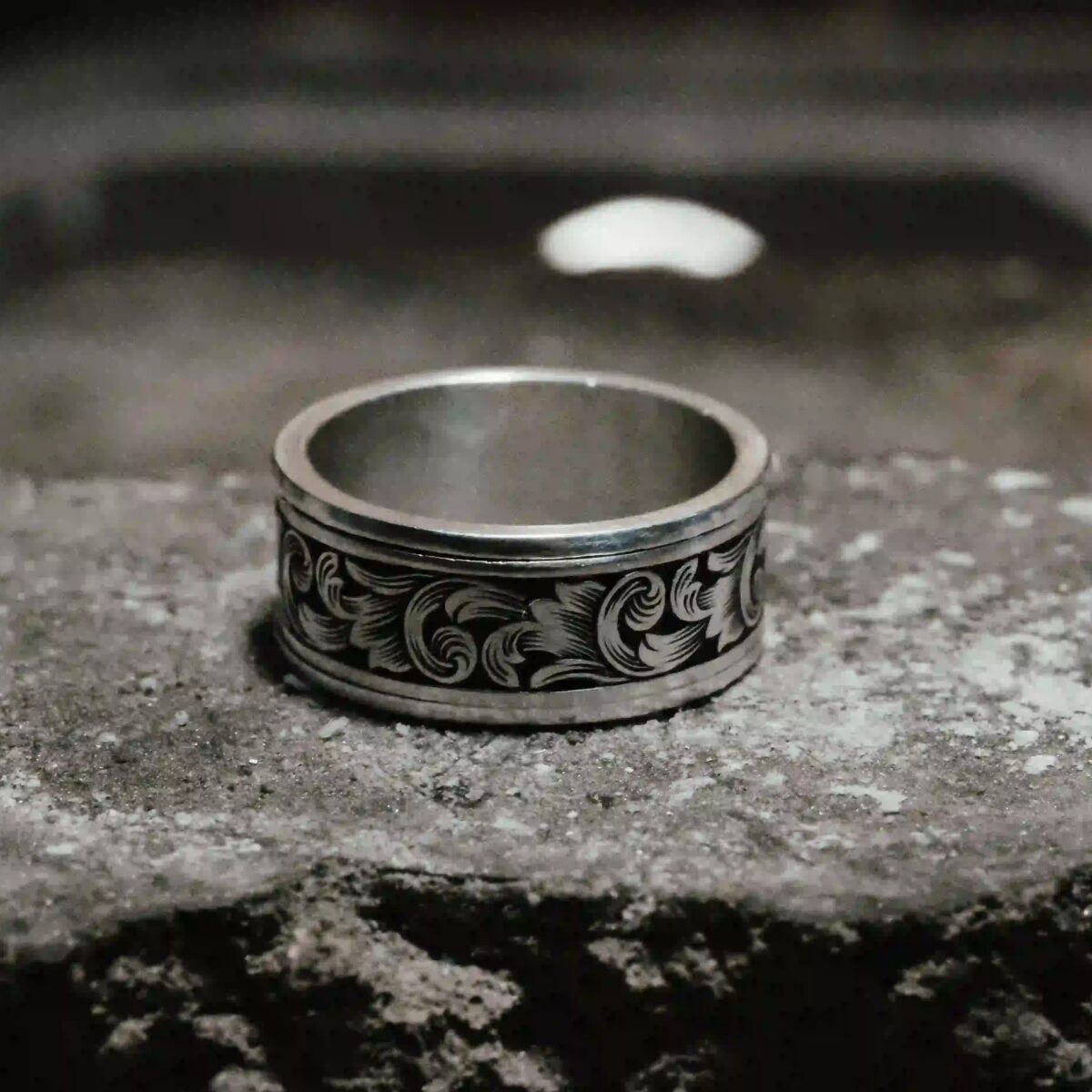 Alternative view of Nhẫn xoay bạc s925 Nami Space chạm khắc thủ công RT046