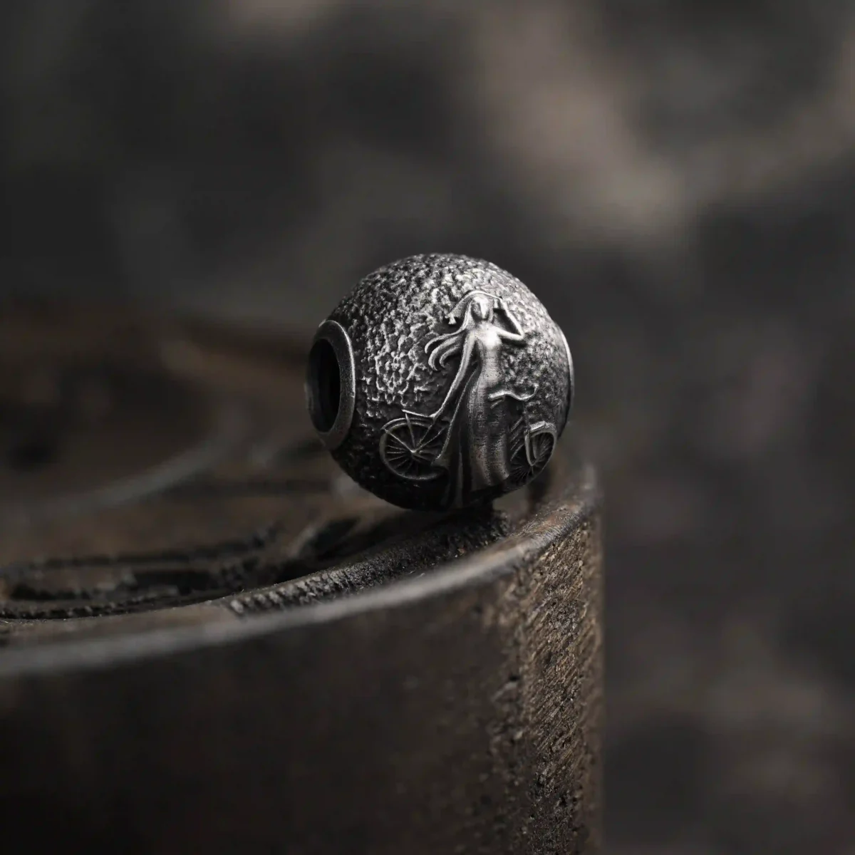 Alternative view of Charm bạc s925 Nami Space Cung đình Huế CR0141