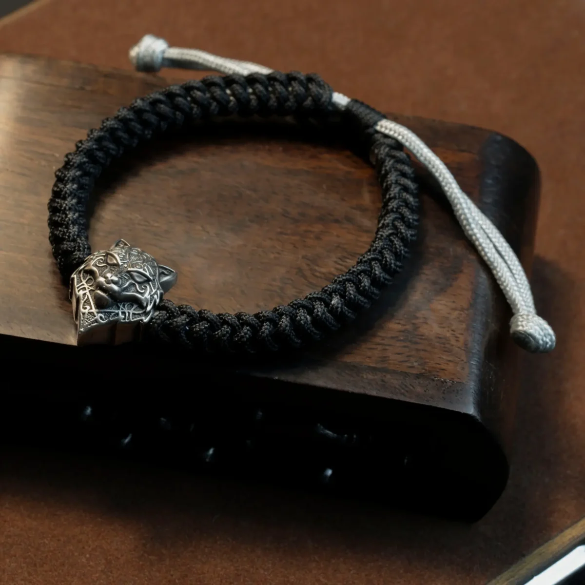 Alternative view of Vòng charm bạc 925 Nami Space Celtic Wolf