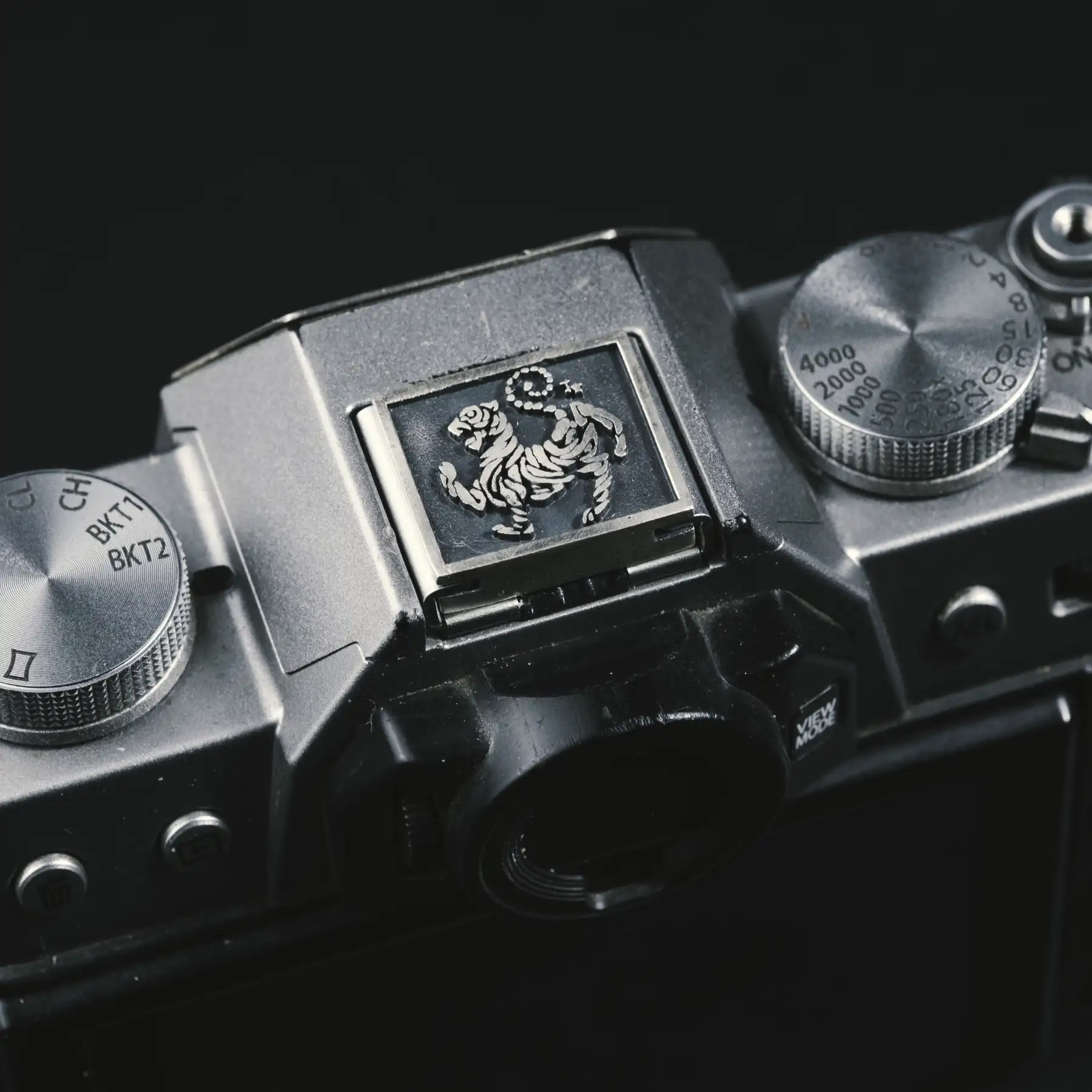 Hotshoe Bạc Nami Space Hổ vằn HS070